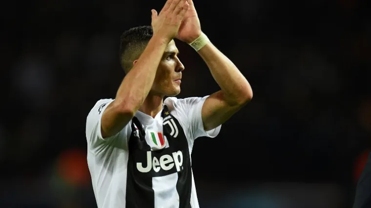 Naježit ćete se kad vidite kako su navijači Uniteda dočekali i ispratili Ronalda s travnjaka