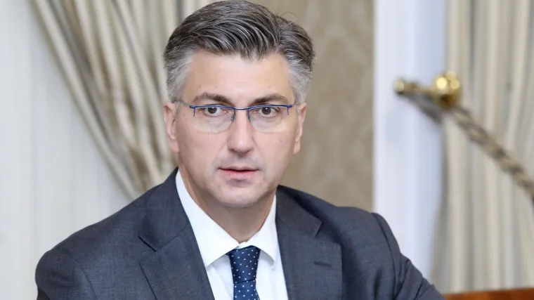 Plenković: 'Razgovarat ćemo idućih dana o nabavi besplatnih udžbenika'