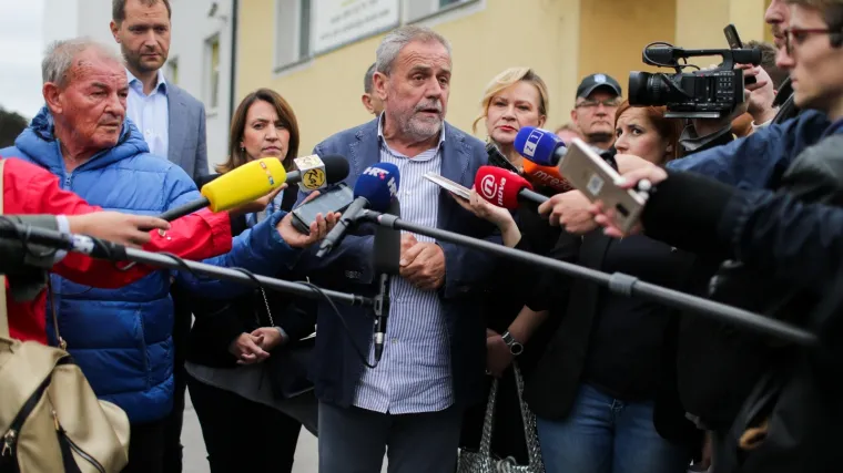 Bandić: 'Besplatne udžbenike trebaju imati sva djeca u Hrvatskoj, predložit ću to iduće godine Saboru'