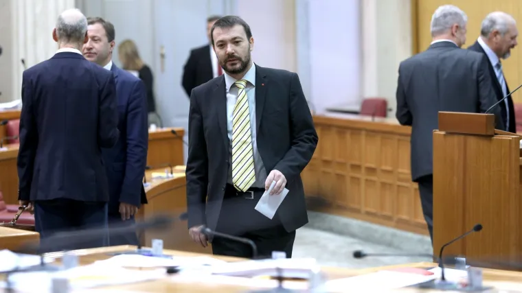 'Ništa vam nije sveto!'