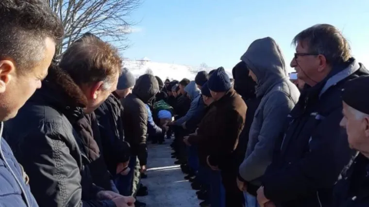 Više od 3.000 ljudi došlo na ispraćaj djece koju je ubio vlastiti otac; majka jecala i dozivala djecu...