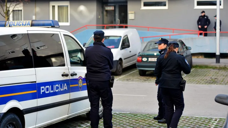 Uperio joj pištolj u glavu, a onda sam upao u klopku