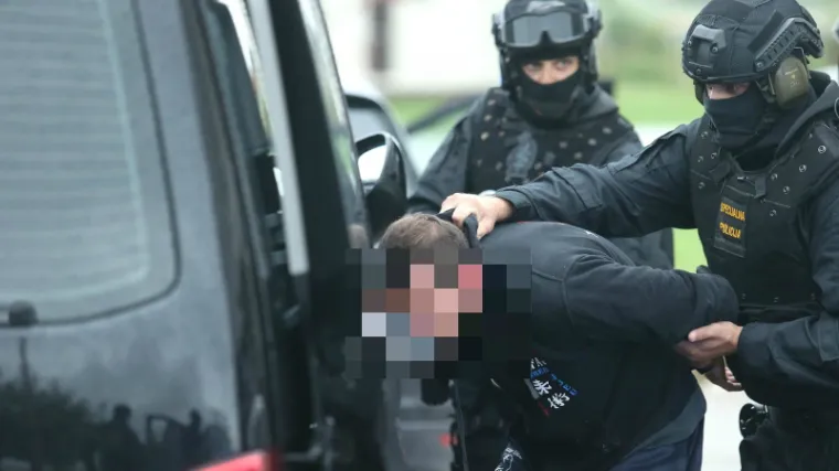 Skrivao se na Kajzerici, živio sa suprugom i djetetom