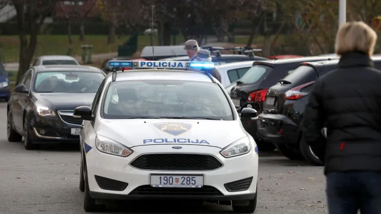 Otac i sin upali u kuću 29-godišnjaka, prijetili nožem i oteli djevojku s kojom živi!