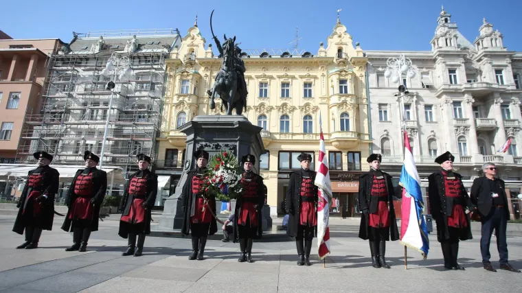 Hoćemo li uskoro drugačije pjevati Lijepu našu? Evo koji bi se stih mogao promijeniti