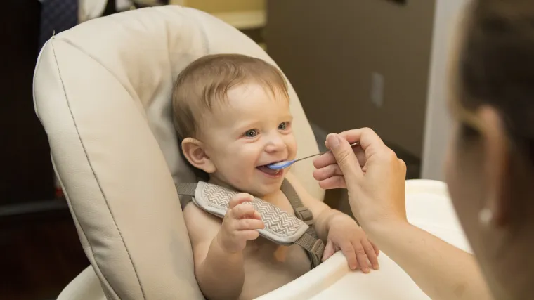 Jelovnik za bebe: Ovo su namirnice koje bi bebe trebale jesti za pravilan razvoj već od najranije dobi