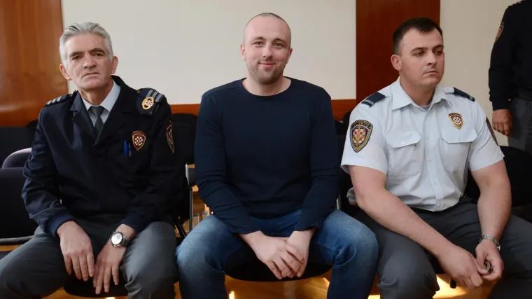 Tvrdio da se mora brinuti o majci i sinu. Evo što su mu odgovorili