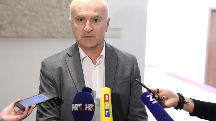 'Hrvatska je zapala u glib, a Europa nam nudi mogućnosti. Oni koji idu u Bruxelles su zastupnici Hrvatske, a ne stranaka'