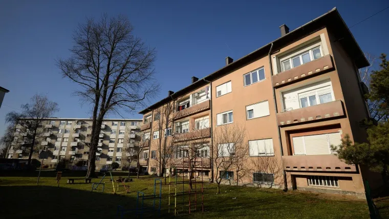 Prije toga ju je natjerala da joj prepiše vlastiti stan