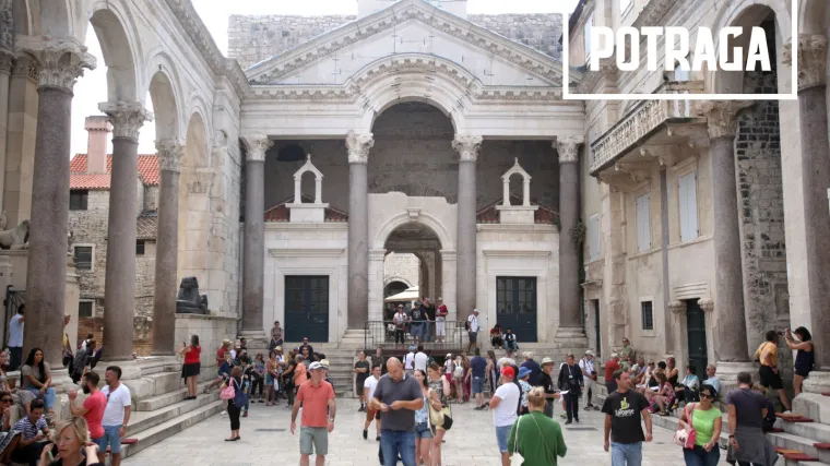 Napadne reklame ubijaju povijesni šarm, terase se dijele bez kriterija, bankomati na svakom koraku...