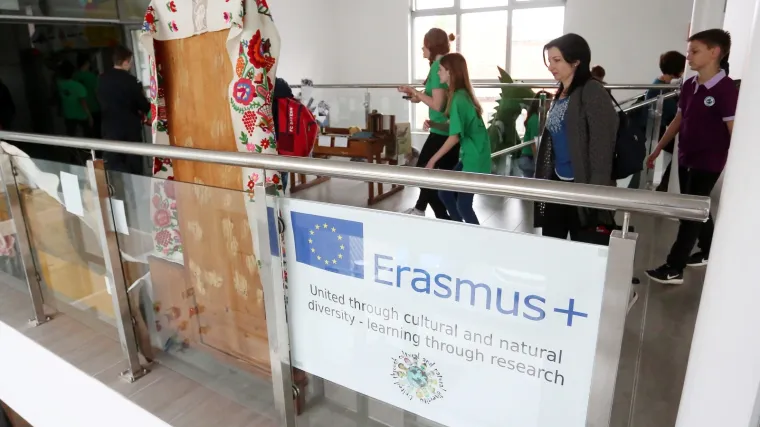 Koliko Hrvata studira u zemlji, a koliko vani? Domaći studenti sve više na sudentskim razmjenama!