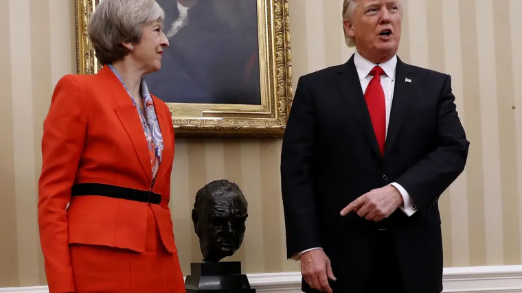 Trump: 'Žao mi je zbog Therese May, jako je cijenim'