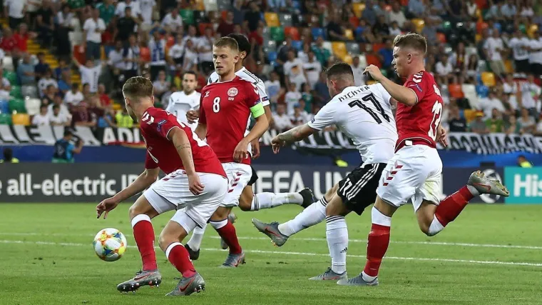 Nijemci na pogon jednog igrača trijumfalno otvorili EP