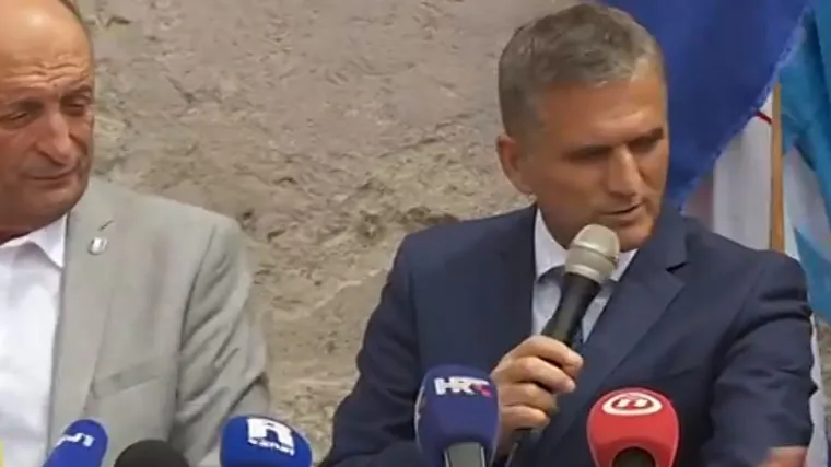 Odlazi ministar opterećen aferama; 'Postao sam meta, nisam u stanju prihvatiti udar...'