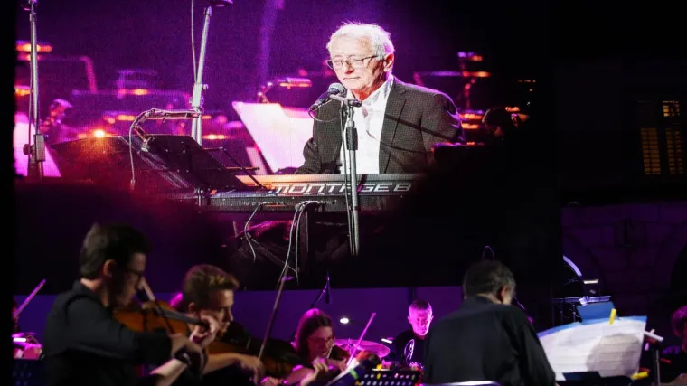 U Veloj Luci održan koncert u čast Olivera Dragojevića, emocije su bile prejake