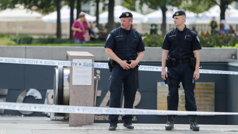 FOTO Lažna dojava o bombi u Importanne centru: Policija uhitila 21-godišnjaka