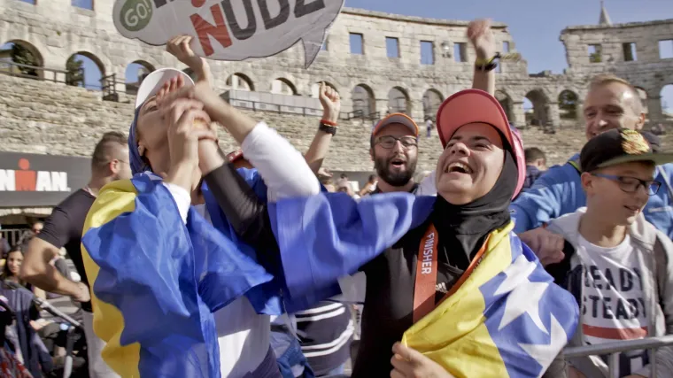 Priča o ženi koja se nakon životnih brodoloma počela natjecati u ekstremnom Ironman triatlonu...