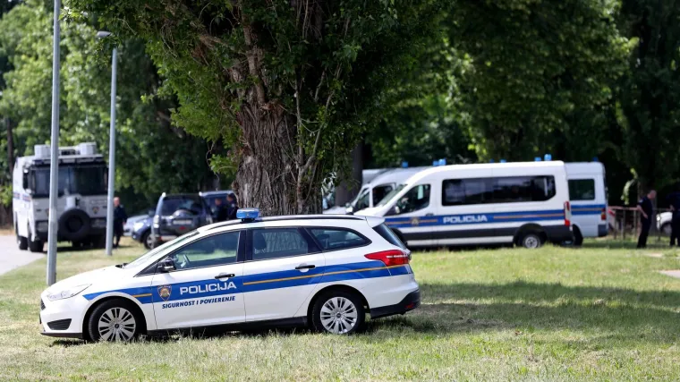 Interventna i specijalci traže odbjeglog vozača kombija
