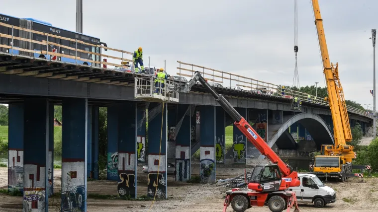 Zagrebački most kojem prijeti urušavanje dobiva dekorativnu LED rasvjetu