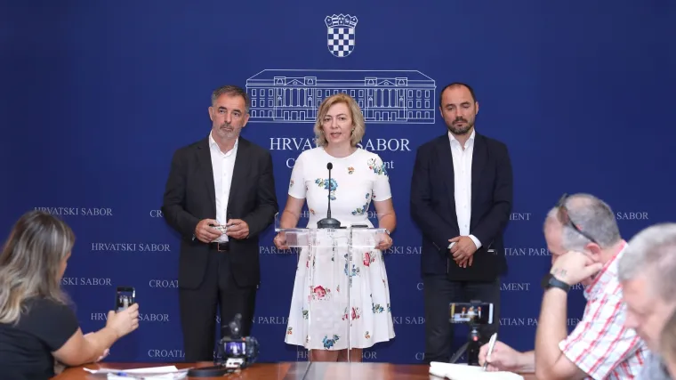 Kažu da će 'još jednom razgovarati pa odlučiti izlaze li iz koalicije'; pitanja novinara nisu dopustili