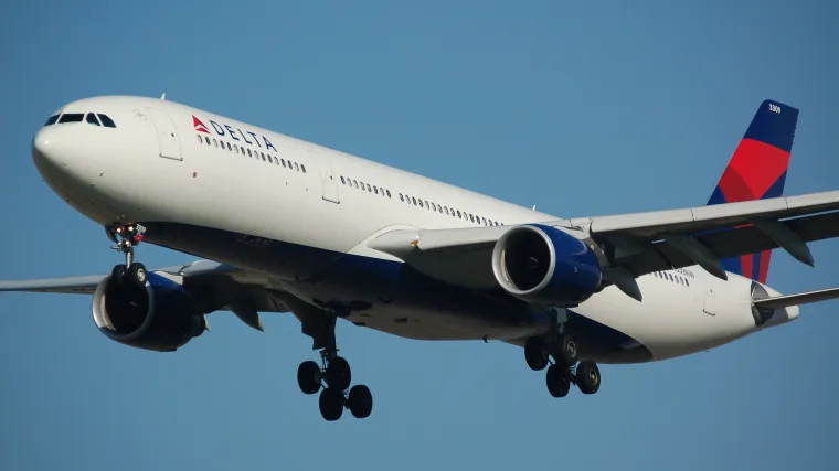 Avion propao čak devet kilometara u minuti: 'Nastao je kaos, a neki putnici su hiperventilirali'