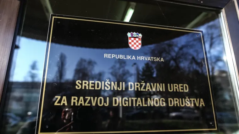 Država se dopisuje sama sa sobom, a mi to plaćamo stotine milijuna kuna. Najozbiljnije