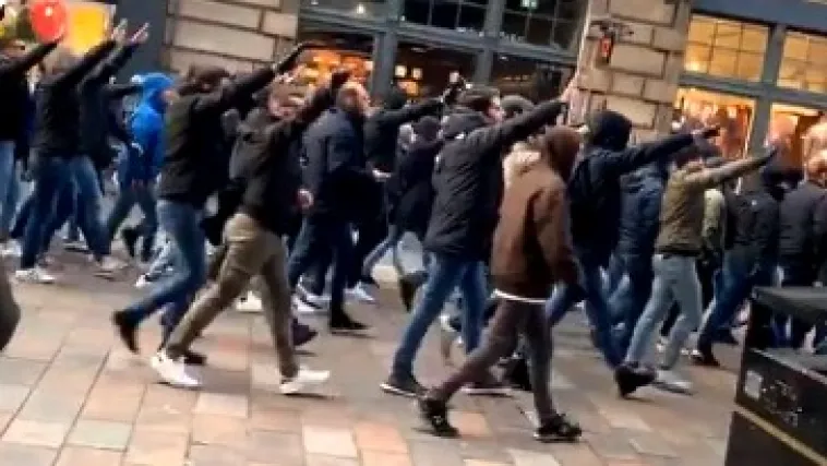 Prolaznici nisu mogli vjerovati što se događa u njihovom gradu