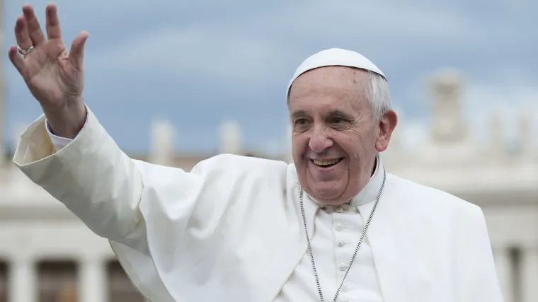 Papa donosi odluku do kraja godine: Hoće li oženjeni muškarci moći biti katolički svećenici, u igri i žene?