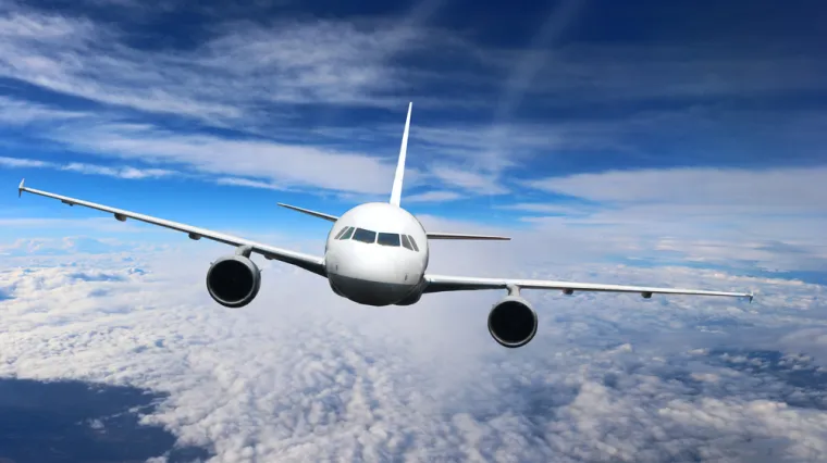 Glumila da ne može disati samo da dobije bolje sjedalo u avionu: Nakon prisilnog slijetanja završila u zatvoru