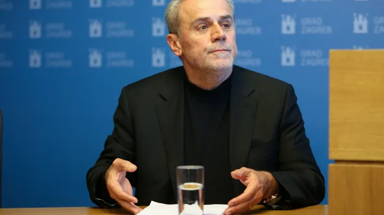 'Napisi da me treba ubiti, maknuti... to su ubodi komarca'; Otkrio tko ga može smijeniti: 'Služim njima!'
