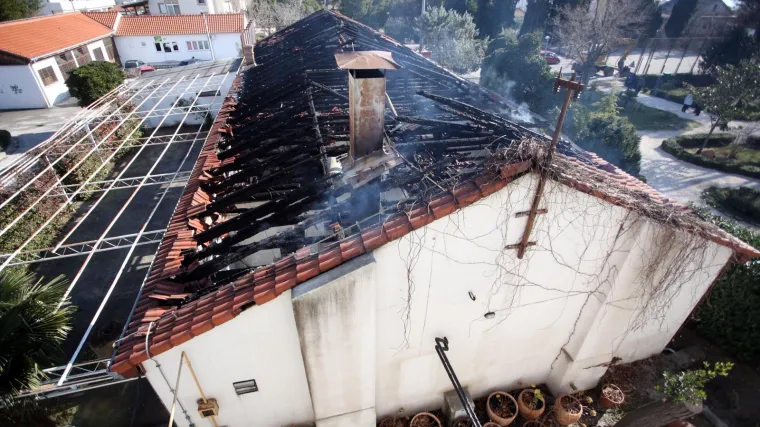 Restoran i kuhinja potpuno su izgorjeli, a urušio se i krov