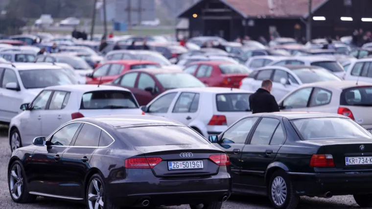 Kako uvesti rabljeni automobil, ne platiti PDV i debelo zaraditi?