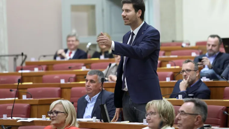 Pernar suludim savjetima ugrožava ljudske živote, osudili ga i zastupnici: 'Ne slušajte šarlatane'