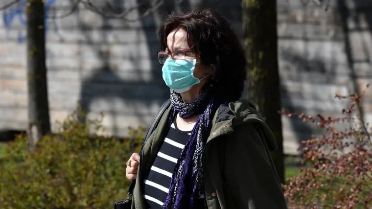 PRIMORSKO-GORANSKI STOŽER IZDAO STROGE PREPORUKE: Građani u zatvorenim prostorima trebali bi imati maske i rukavice