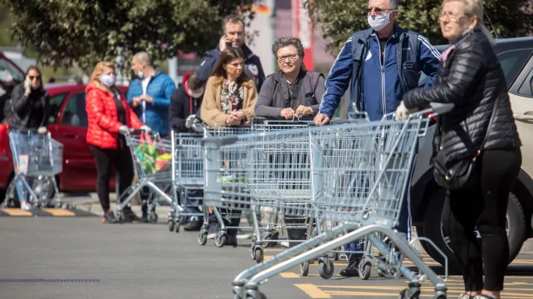 Ograničen broj kupaca, nema isprobavanja odjeće, zaposlenici moraju mjeriti temperaturu...
