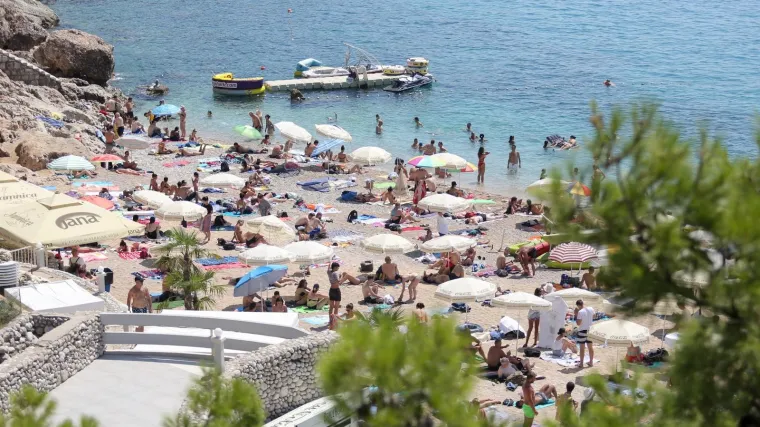 Upute za to nisu propisane, čini se da će turisti na more nositi metar