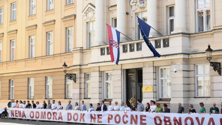 Inicijatori poručili zastupnicima: 'Nema odmora dok ne počne obnova'