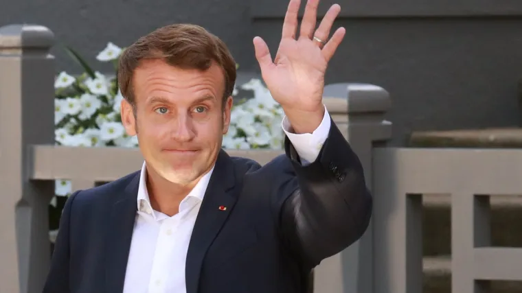 Predsjednik Macron prihvatio, odlazi i cijela vlada