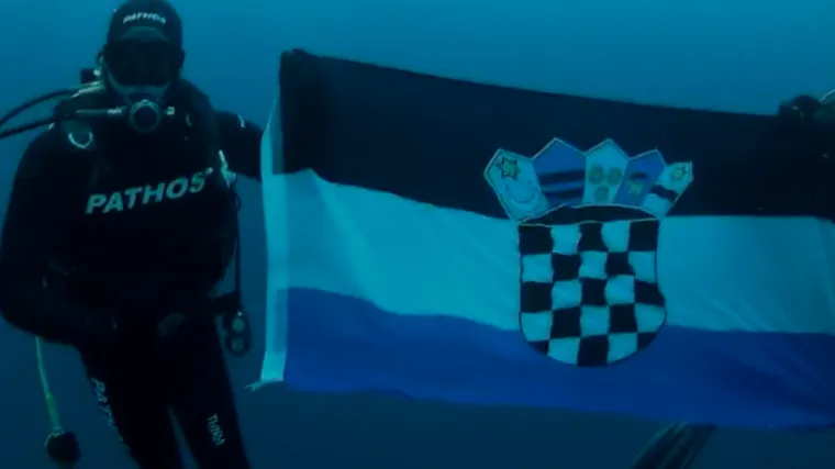 Ronilački klub odao počast na poseban način: Na 40 metara dubine raširili hrvatske zastave