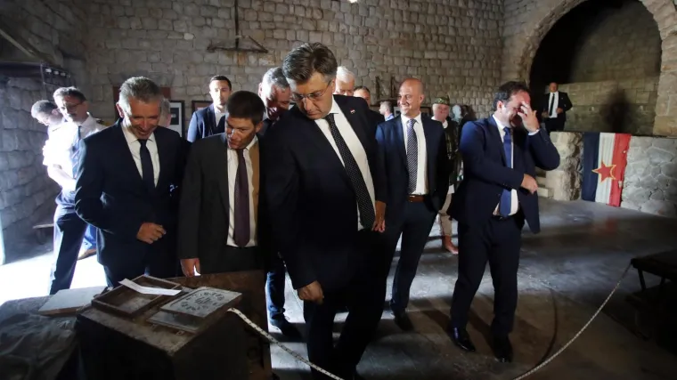 'Gdje ste vidjeli marširanje partizana koji pišu da treba ubijati... Ne suočavamo se s onim što nam prijeti'