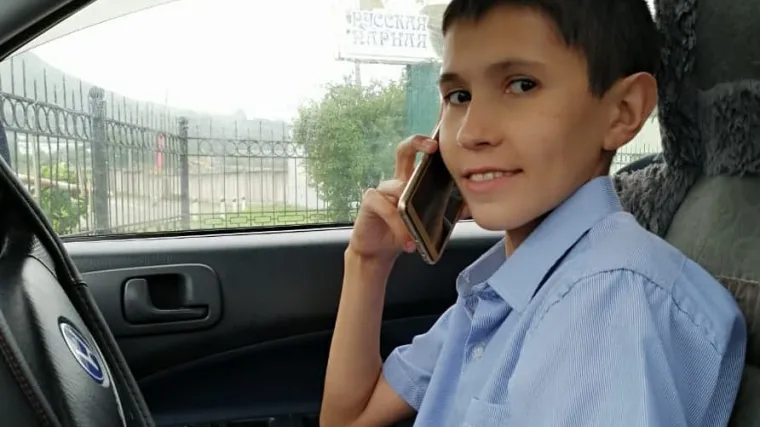Koliko godina ima dečko na ovoj fotki?