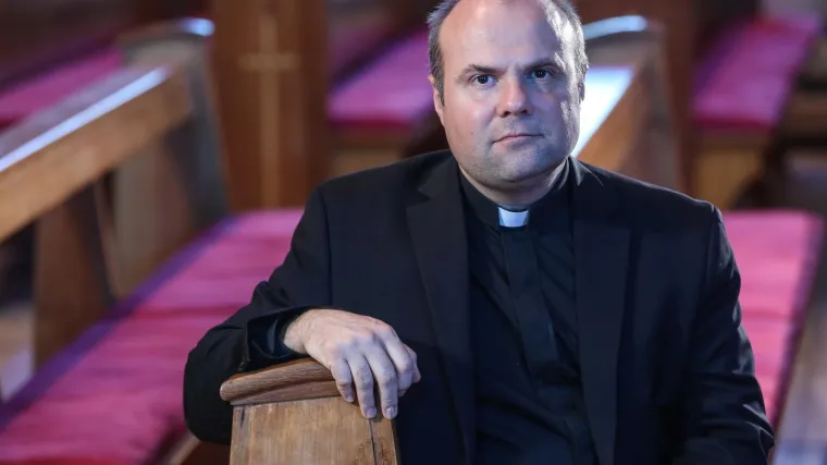 'Zdravstveno stanje mu se lagano pogoršalo'; Vjernike moli da ga ne zovu i da mu ne šalju poruke