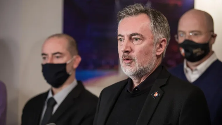 'Poruka je - ako ne mislite kao mi, isključit ćemo vas'