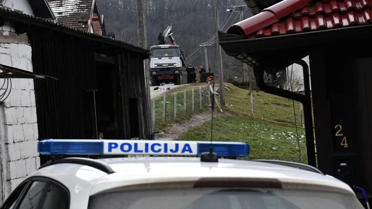 Osim zbog trostrukog ubojstva u pokušaju, pokrenuta je istraga i zbog posjedovanja eksplozivnih tvari