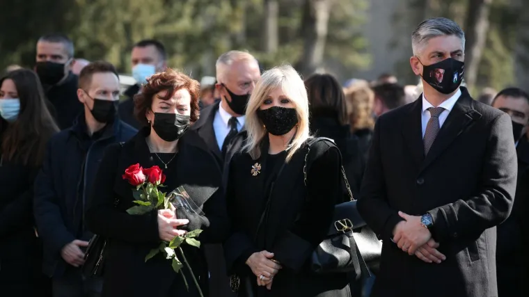Pogledajte što je imao na svojoj maski