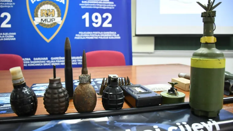 Policija podsjeća - dragovoljno predajte oružje i neće biti sankcija