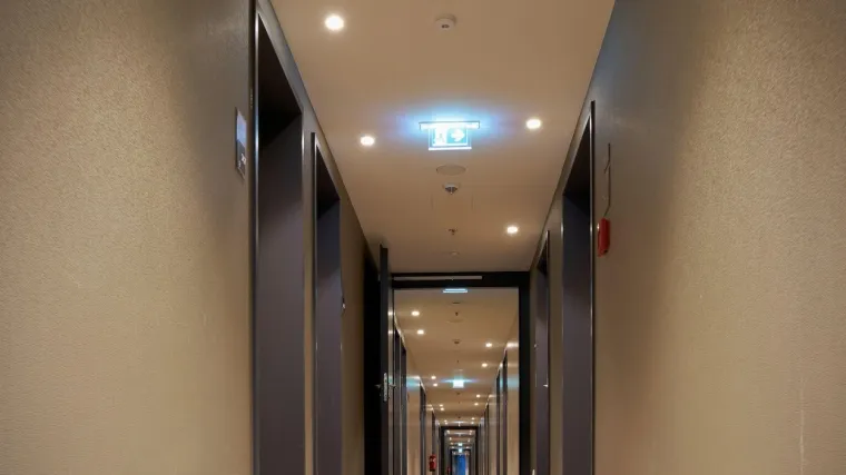U hotelu, avionu, i uz maske, inficiran ljudi koji uopće nisu bili u izravnom kontaktu