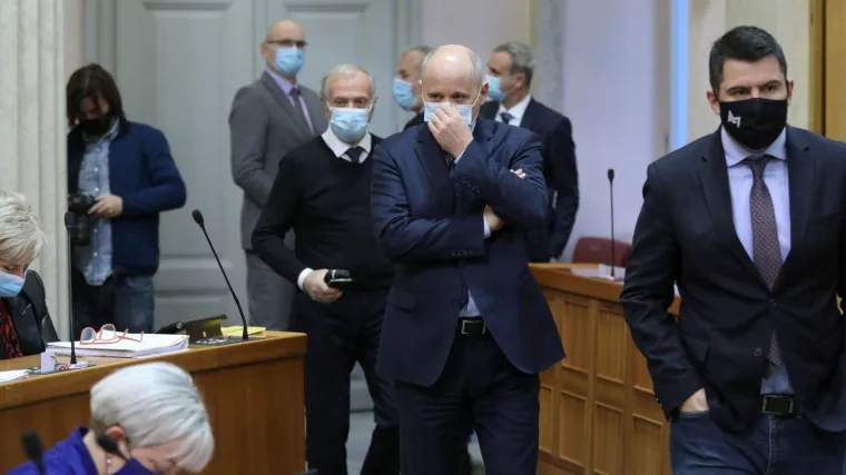 'Toliko je HDZ-ovih afera da ne znam koju bih nabrojao; Bačić uzvratio: 'Grmoju u Metkoviću zovu škrtac'