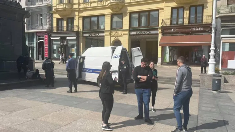 Muškarac istukao dvije volonterke Mosta, Grmoja se rasplakao: 'Užasno je to, ne mogu'