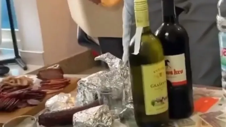 Što jadni zapadni Europljani znaju da je odlazak frizeru kod nas pravi doživljaj, oni ove scene nikad neće shvatiti